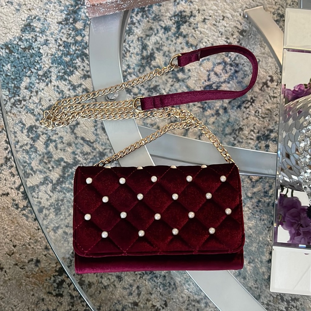 Wallet with chain strap 🍒🍒